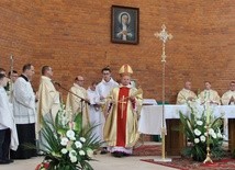 Kościół poświęcił bp Henryk Tomasik