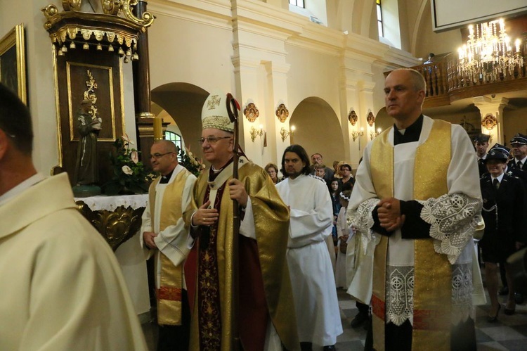 Konsekracja ołtarza w Nałęczowie