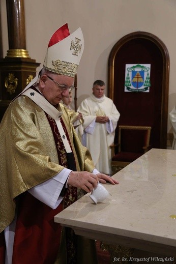 Konsekracja ołtarza w Nałęczowie