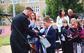 Dzieci świadectwa odebrały 22 czerwca, a później wspólnie z nauczycielami i rodzicami uczestniczyły we Mszy św. 