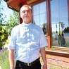 Ksiądz Wojciech jest członkiem wspólnoty w Konstancinie i administratorem ośrodka w Gnojewie.