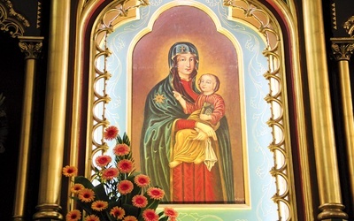 Matkę Bożą Mikołowską znajdziesz w bocznym ołtarzu bazyliki św. Wojciecha.