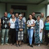 Grupa z wolontariuszami przed podróżą do Krasnobrodu.