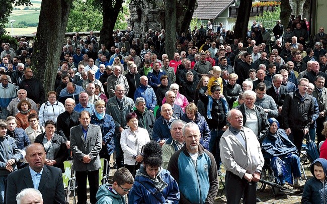 Tradycję przyjeżdżania na tę pielgrzymkę podejmują kolejne pokolenia.