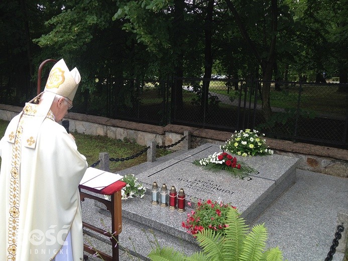 Poświęcenie i odsłonięcie pamiątkowej tablicy i otwarcie placu ks. Alojzego Schmidta