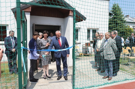 Poświęcenie boiska w ZSS nr 17 w Wapienicy