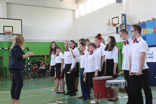 Poświęcenie boiska w ZSS nr 17 w Wapienicy