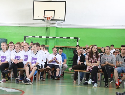 Poświęcenie boiska w ZSS nr 17 w Wapienicy