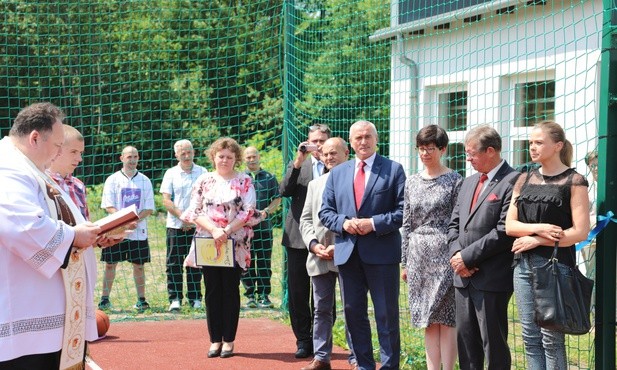 Radość z nowego boiska w Wapienicy