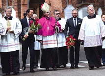 ▲	– Niech święty inspiruje was do bycia świadkami żywej wiary – mówił w Rypinie biskup płocki.