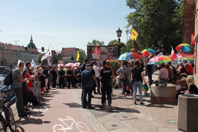 Protest przeciwko Modelowi na rzecz Równego Traktowania