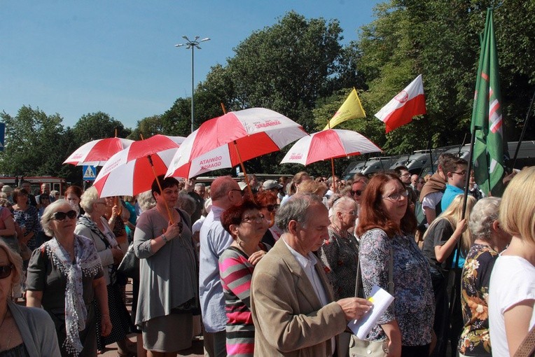 Protest przeciwko Modelowi na rzecz Równego Traktowania