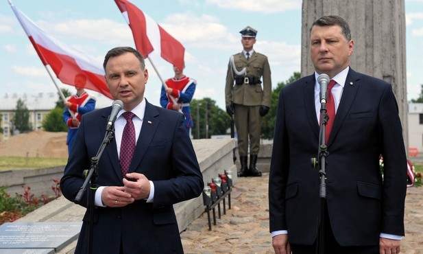Prezydenci Polski i Łotwy oddali hołd Polakom poległym w walkach z bolszewikami