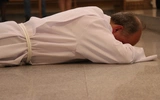 Wzrasta liczba diakonów stałych