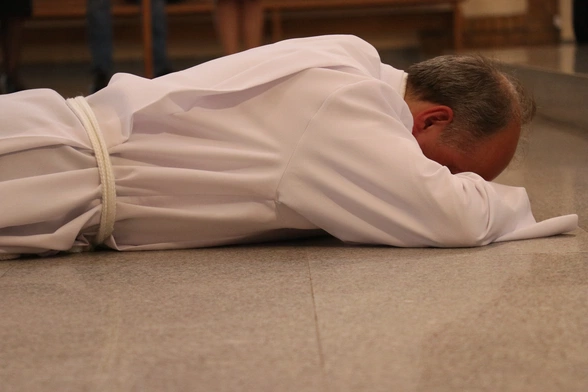 Wzrasta liczba diakonów stałych
