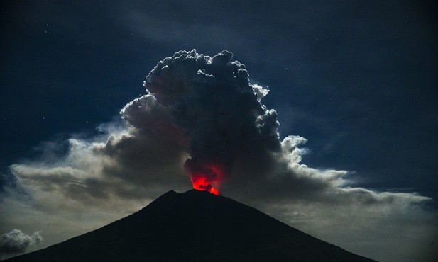 Lotnisko na Bali zamknięte z powodu erupcji wulkanu
