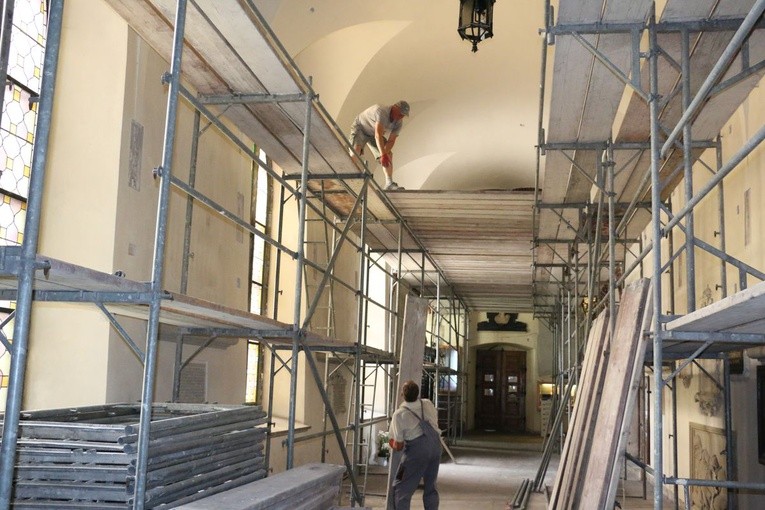 Renowacja kruzganków klasztoru franciszkanów w Krakowie.