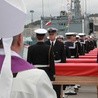 Marynarze pochowani po latach