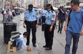 W efekcie ubiegłorocznej akcji aż 16 dzieci "zaproszonych z ulicy" miało dobrą opiekę, ciepłe posiłki, aktywnie i ciekawie wypełniony czas w świetlicy przy ul. Zakopiańskiej 40 w Gdańsku