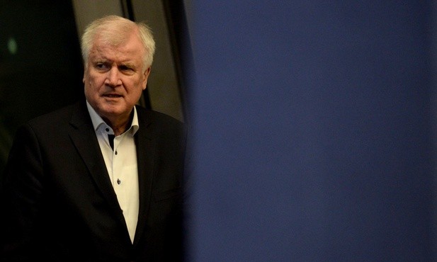 Horst Seehofer rezygnuje z funkcji szefa MSW i lidera CSU