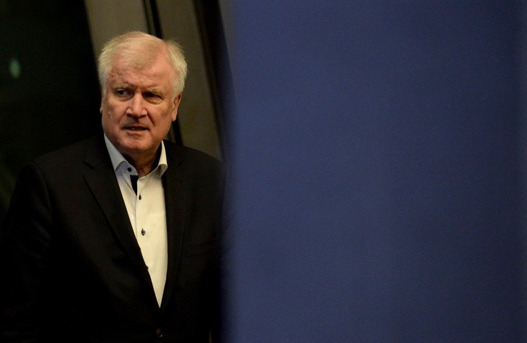 Horst Seehofer rezygnuje z funkcji szefa MSW i lidera CSU