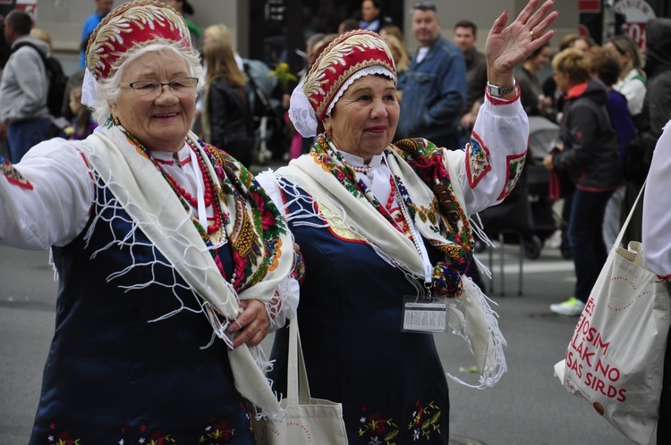 Łotwa śpiewa i tańczy