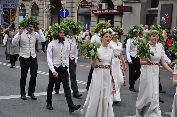 Łotwa śpiewa i tańczy