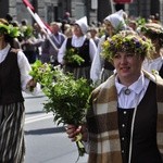 Łotwa śpiewa i tańczy