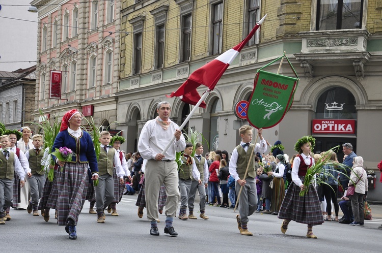 Łotwa śpiewa i tańczy