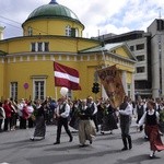 Łotwa śpiewa i tańczy