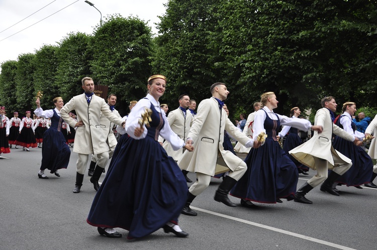 Łotwa śpiewa i tańczy