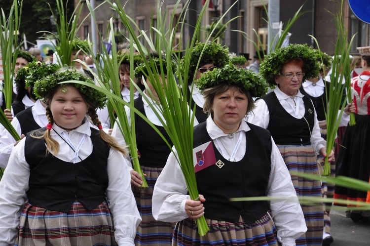 Łotwa śpiewa i tańczy