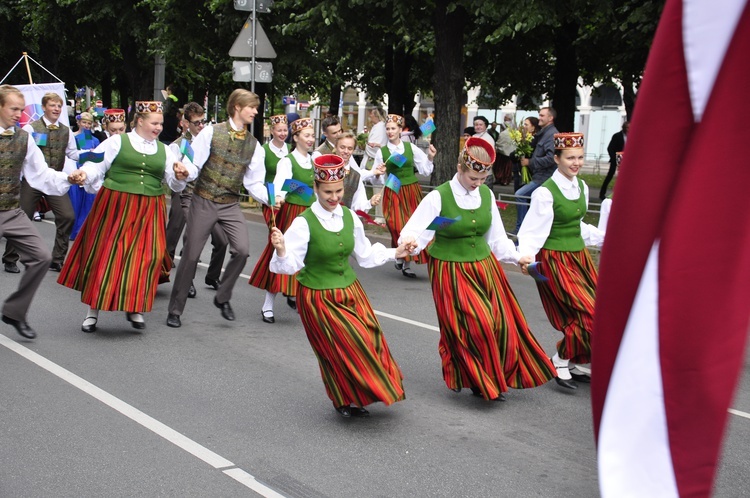 Łotwa śpiewa i tańczy