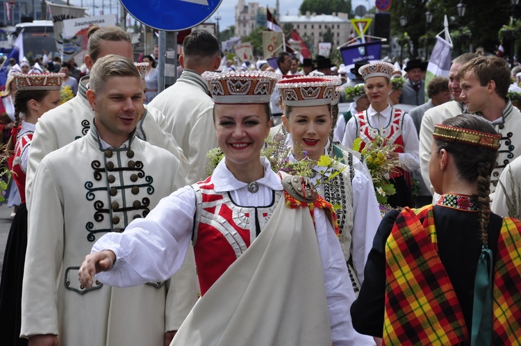 Łotwa śpiewa i tańczy