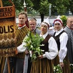 Łotwa śpiewa i tańczy