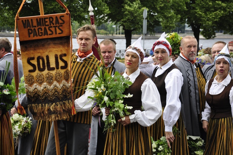 Łotwa śpiewa i tańczy