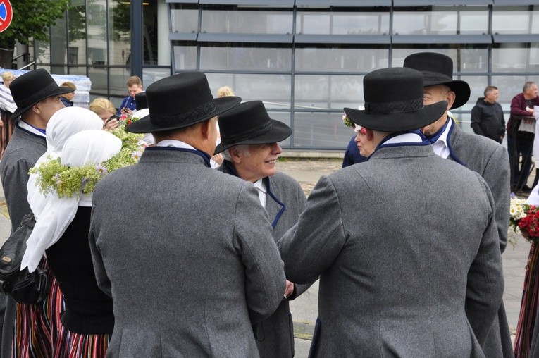Łotwa śpiewa i tańczy