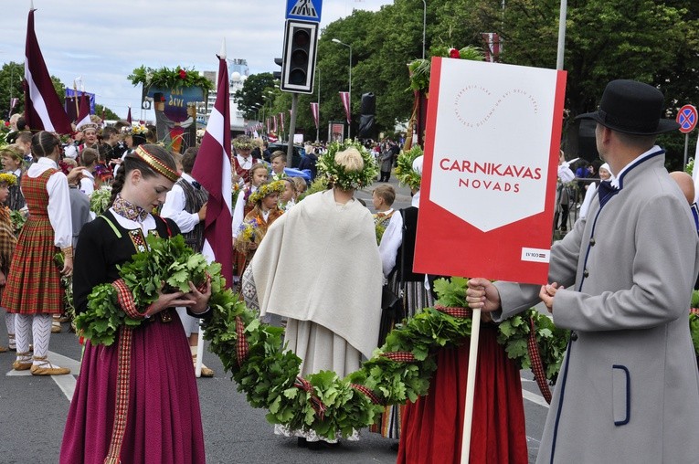 Łotwa śpiewa i tańczy