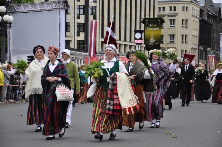 Łotwa śpiewa i tańczy