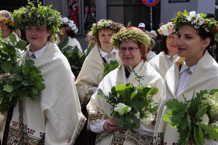 Łotwa śpiewa i tańczy