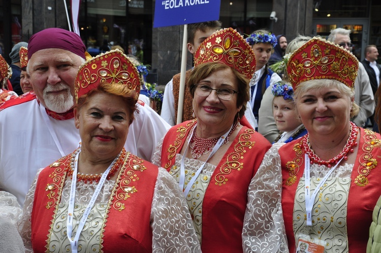 Łotwa śpiewa i tańczy