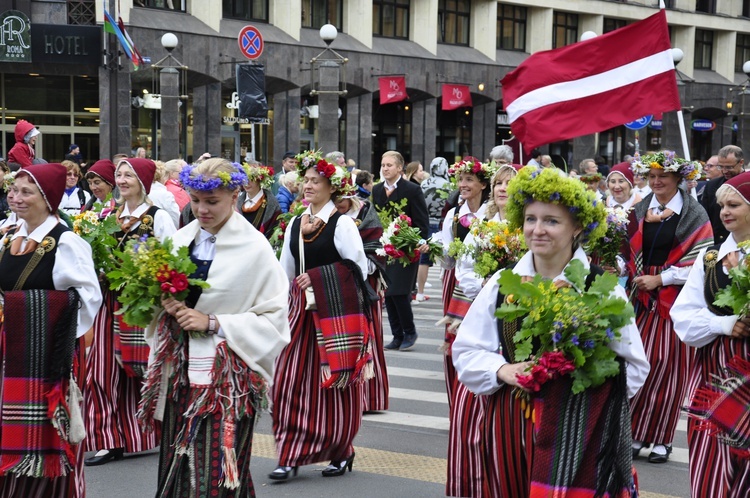 Łotwa śpiewa i tańczy