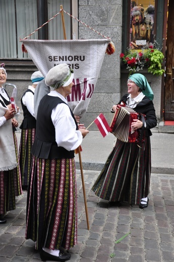 Łotwa śpiewa i tańczy