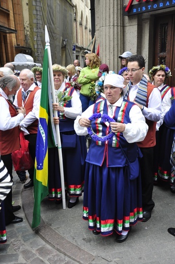 Łotwa śpiewa i tańczy