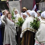 Łotwa śpiewa i tańczy