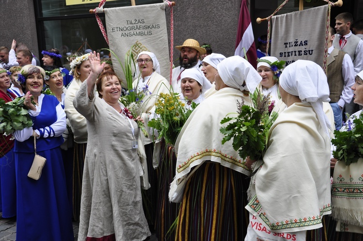 Łotwa śpiewa i tańczy