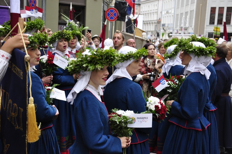 Łotwa śpiewa i tańczy