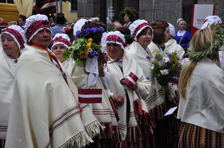 Łotwa śpiewa i tańczy