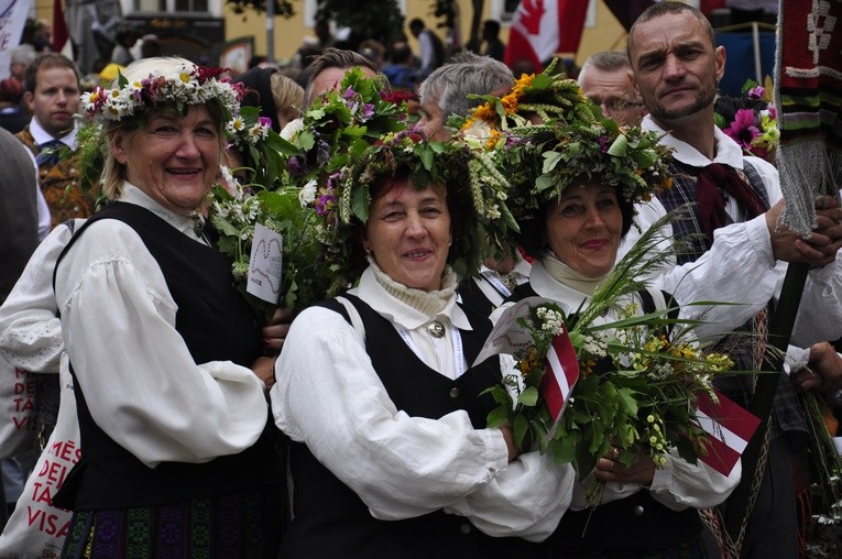 Łotwa śpiewa i tańczy
