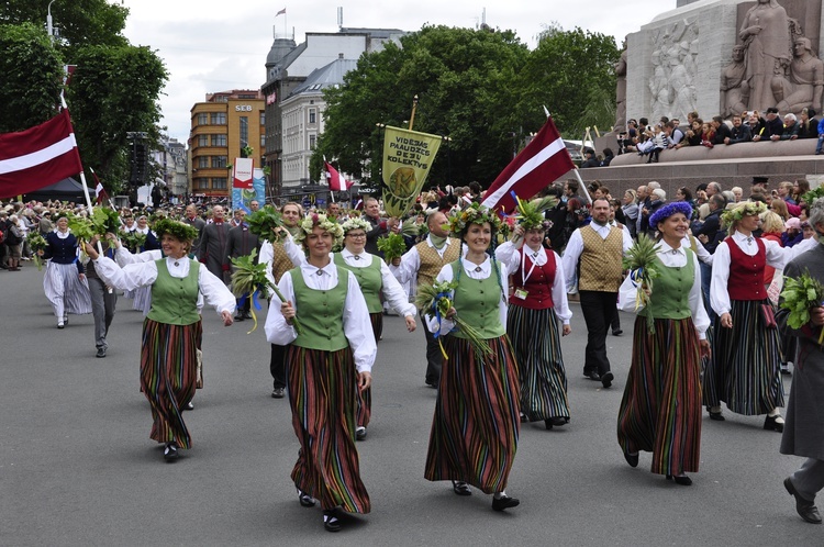 Łotwa śpiewa i tańczy